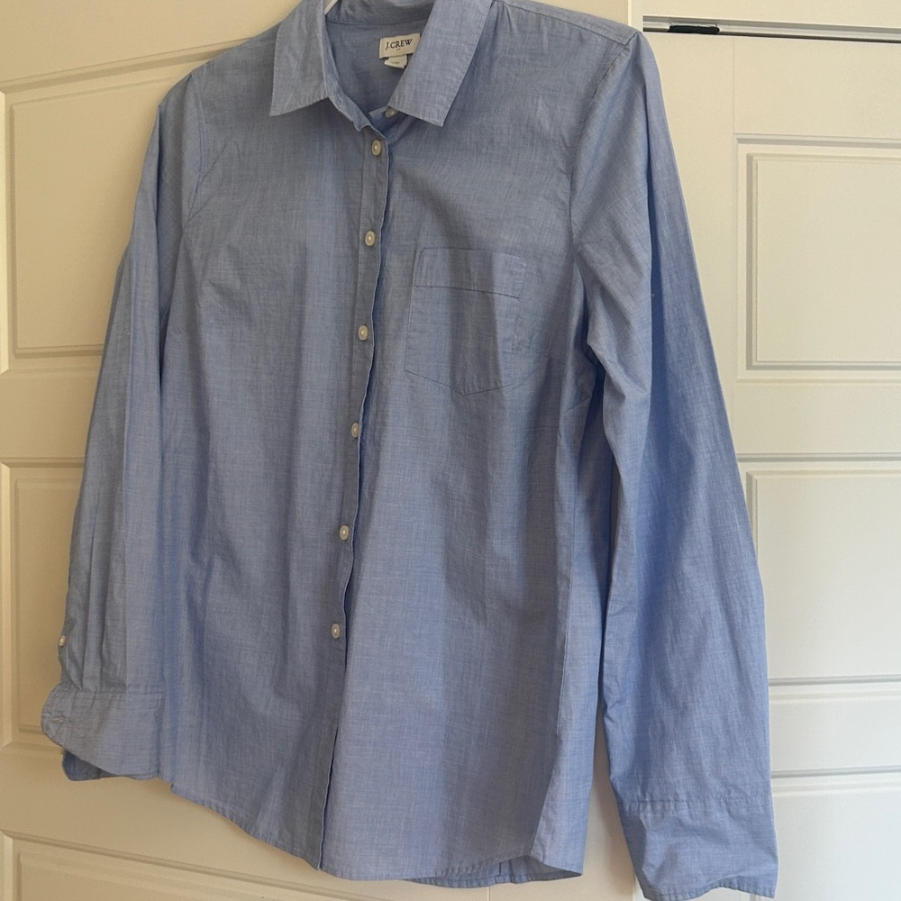 J. Crew Women’s 100% Cotton Button-Up Shirt in Light Blue Size Medium - Picture 2 of 7